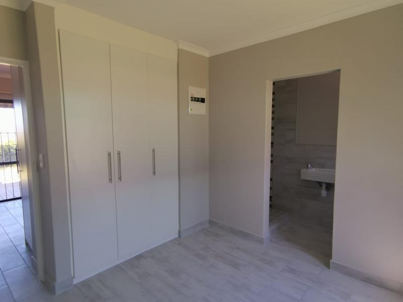 To Let 1 Bedroom Property for Rent in Loevenstein Western Cape
